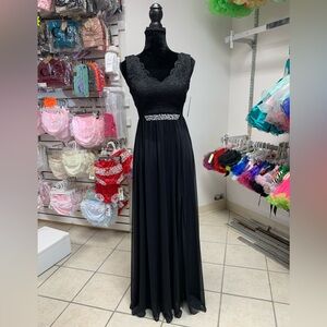 Size 3 Black Beaded Waist Prom Homecoming Evening Gown Formal Drees NWT